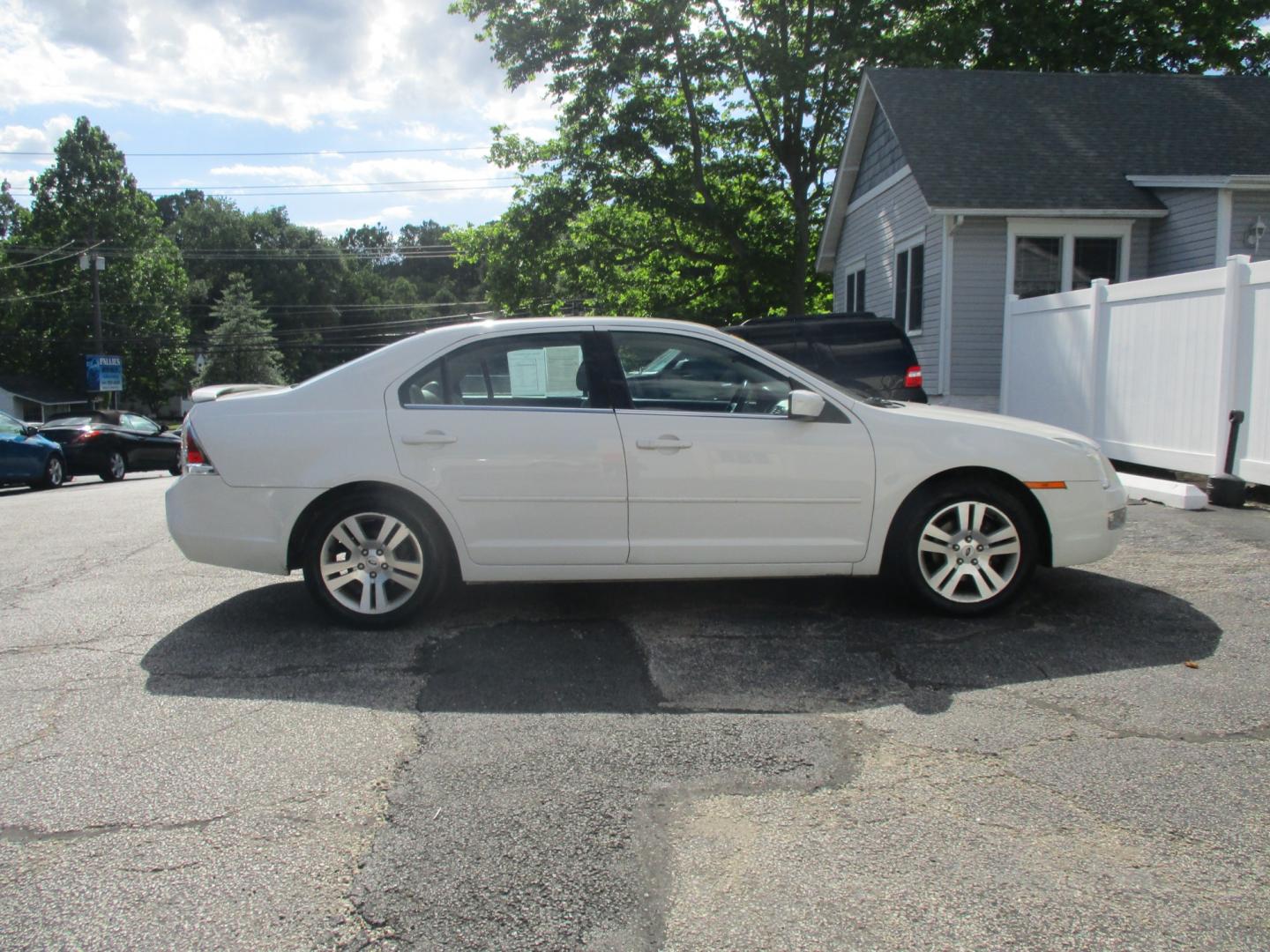 2008 WHITE Ford Fusion (3FAHP08Z38R) , AUTOMATIC transmission, located at 540a Delsea Drive, Sewell, NJ, 08080, (856) 589-6888, 39.752560, -75.111206 - Photo#2